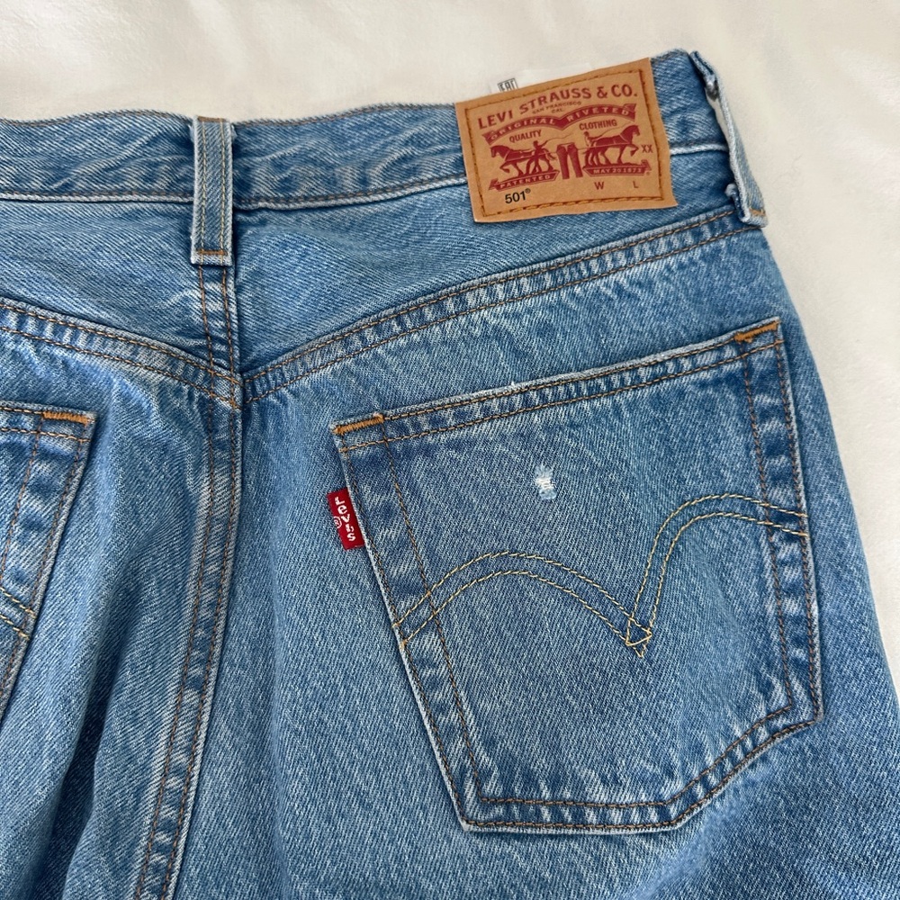 Levi's 501 Light Blue Straight Leg Jeans